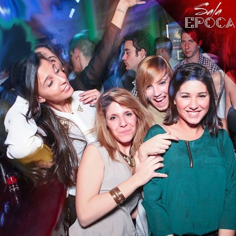 Si necesitas una noche de chicas 😜 #SalaEPOCA 💜 es tu mejor opción para la fiesta 🎉