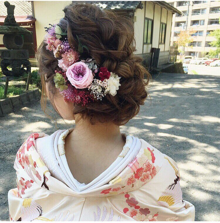 Hairmake 玉田智也 Pa Twitter 今日の前撮り着物ヘアスタイル お二人の幸せそうな笑顔が見れて 今日も1日幸せだったな 結婚式ヘアアレンジ 着物コーディネート お呼ばれアレンジ オシャレ自由 パーティヘアアレンジ ヘアアレンジ 二次会ヘアスタイル