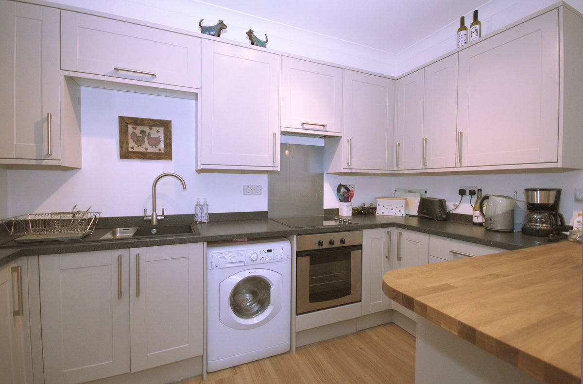 NEW INSTRUCTION - Emsdale House, Emsworth £192,500 First Floor Two Bed Flat for more info click here goo.gl/vwJj4S @PropertyHants