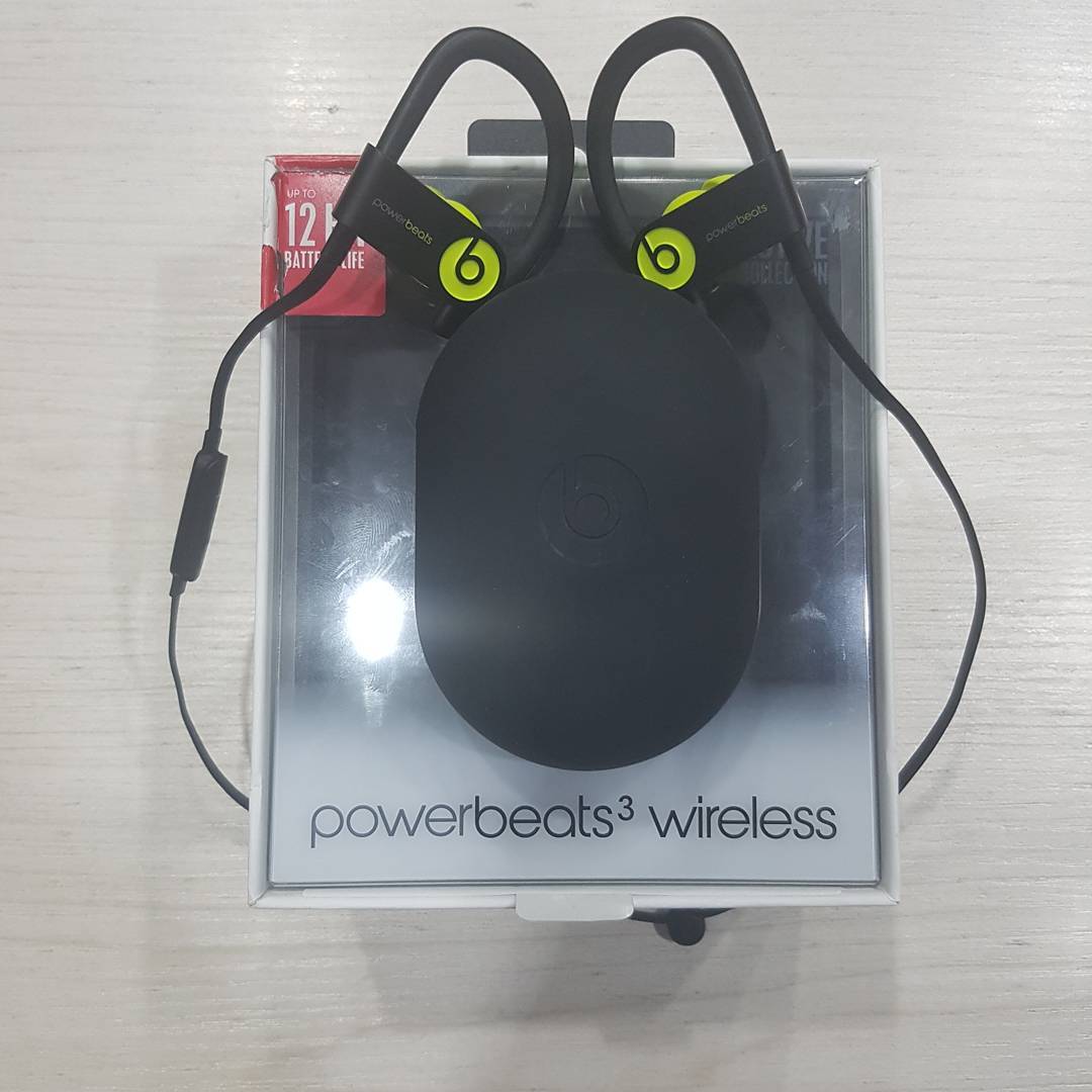 OBIWEZY's tweet photo. #AwoofTuesdayDealIsHere PowerBeats 3 wireless open box 35,000 Just One Lucky Buyer 09021609165 #Betterworkout #Beatsbydre #musiclovers https://t.co/r1jirK5O1m