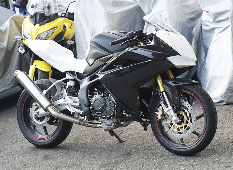 Sniper Cbr250rr Hrcレースベース車入荷です インドネシア仕様 日本仕様に続いて3台目の購入です 弊社のjp250レース車両になります まずはビッグラジエターの取付けやレースカウルのフィッティングから始めます Cbr250rr Mc51 Hrc Jp250