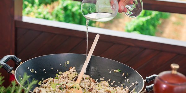 wein_com's tweet photo. Was Tetrapak-#Wein in deinem Essen zu suchen hat (spoiler alert: nichts) und warum, liest du hier. https://t.co/wnVZnD5L2T https://t.co/wjNEKcdo6h