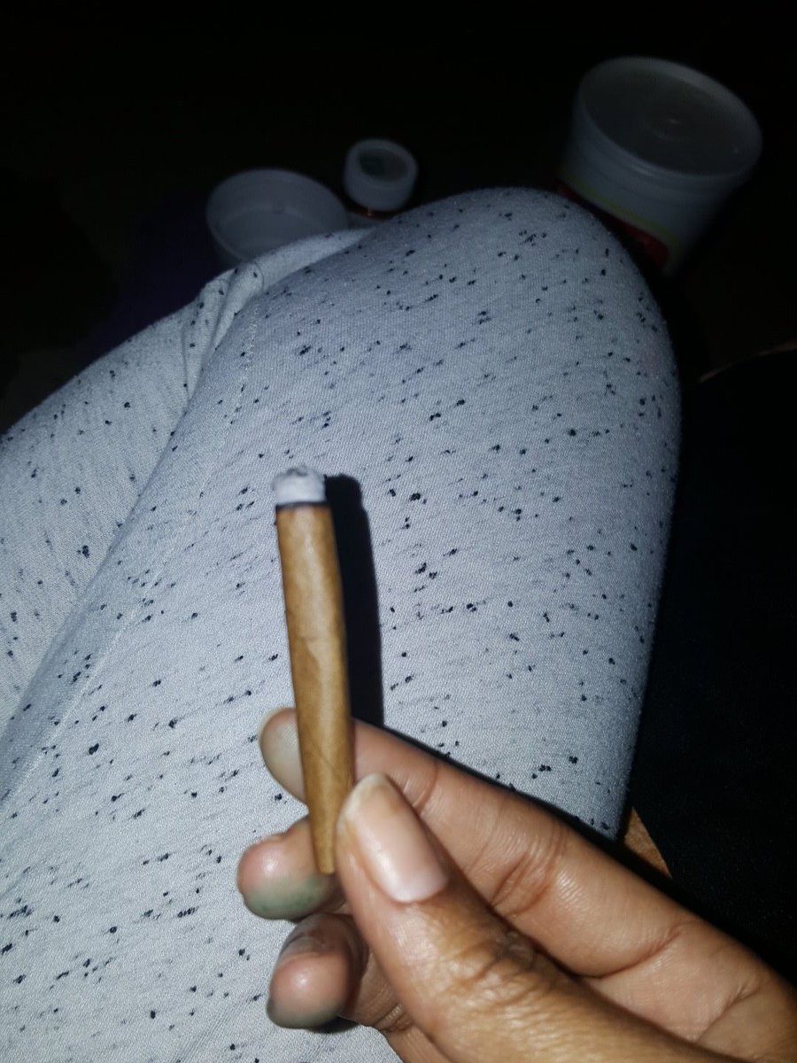 SimplyAshleyB85's tweet photo. Self Explanatory! @ElJefe_0420 

#WakeandBake🤘🏽😎
#TwinSession♊
#Dro🤙🏽 https://t.co/bUH2wTTAGF