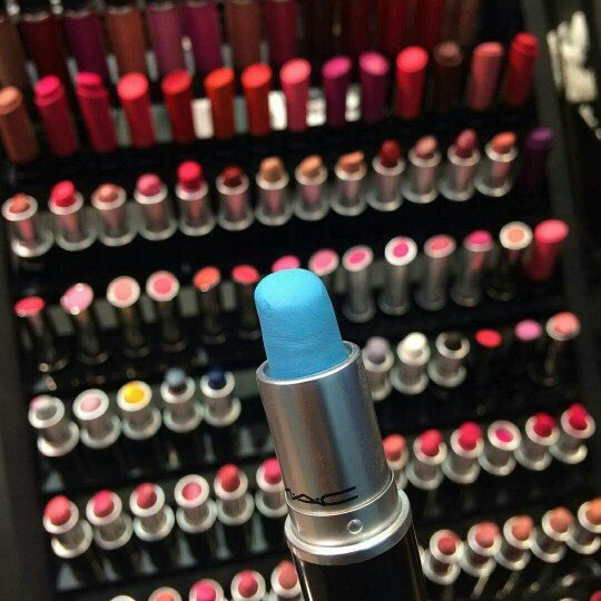 douaa_dadi's tweet image. wow 😍best lipstick ever @maccosmetics #influensterawards #contest @Influenster #last_long