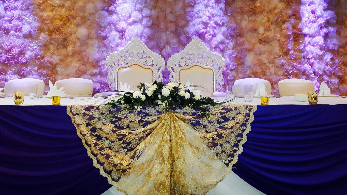 MidlandMandaps's tweet photo. #HeadTable #TopTable #Decor #FlowerWallBackdrop #Thrones @NottsBelfryQ https://t.co/8h7nWr24tw