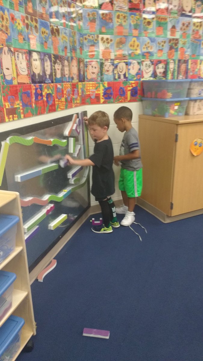 SoroyaSmithMEd's tweet image. Creative Juices flowing in our new dream lab! #CodingKinders #MakerSpace #designthinking  #MECCmotivation #MasonShines #MasonLearns