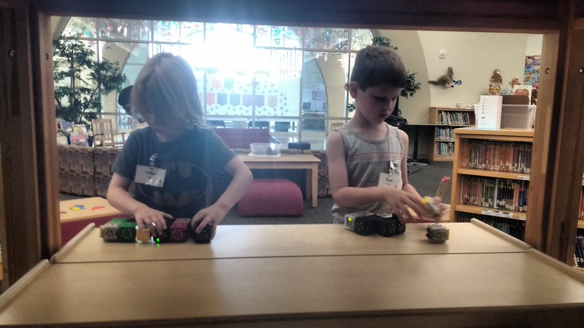 SoroyaSmithMEd's tweet image. Creative Juices flowing in our new dream lab! #CodingKinders #MakerSpace #designthinking  #MECCmotivation #MasonShines #MasonLearns