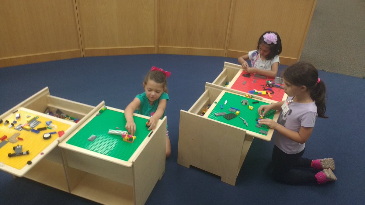 SoroyaSmithMEd's tweet image. Creative Juices flowing in our new dream lab! #CodingKinders #MakerSpace #designthinking  #MECCmotivation #MasonShines #MasonLearns