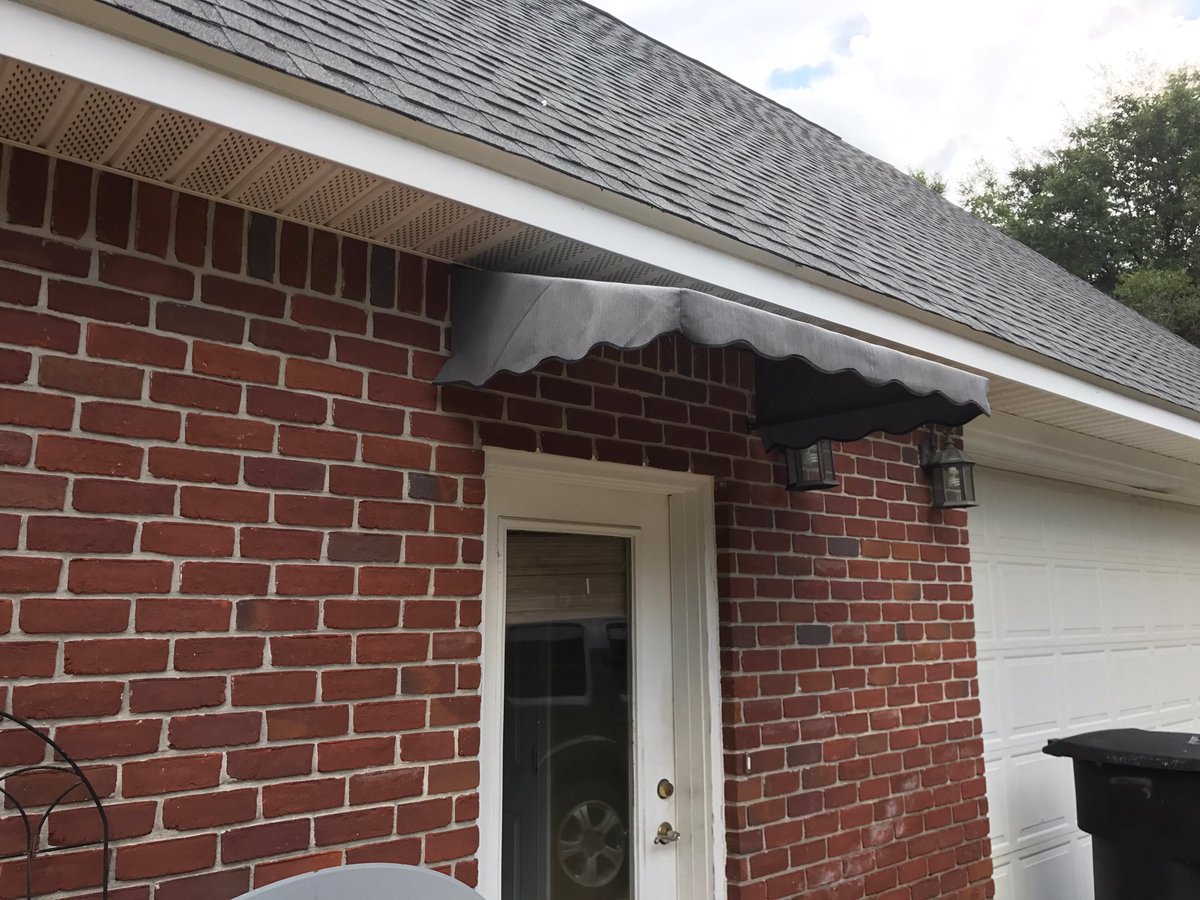 BuilderBlinds's tweet photo. We love how this small awning looks over this door!! Great way to keep the sun from shining in! https://t.co/KbWF955BlC