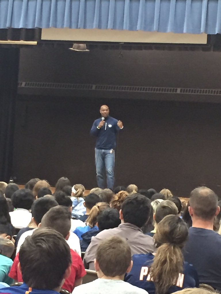 mrscollons's tweet photo. Inspiring AM with @paytonsun !Help others, get to know someone &amp; be careful w ur words - u can't take em back #ignited205 #wearechurchville https://t.co/WTnaSqDNfl