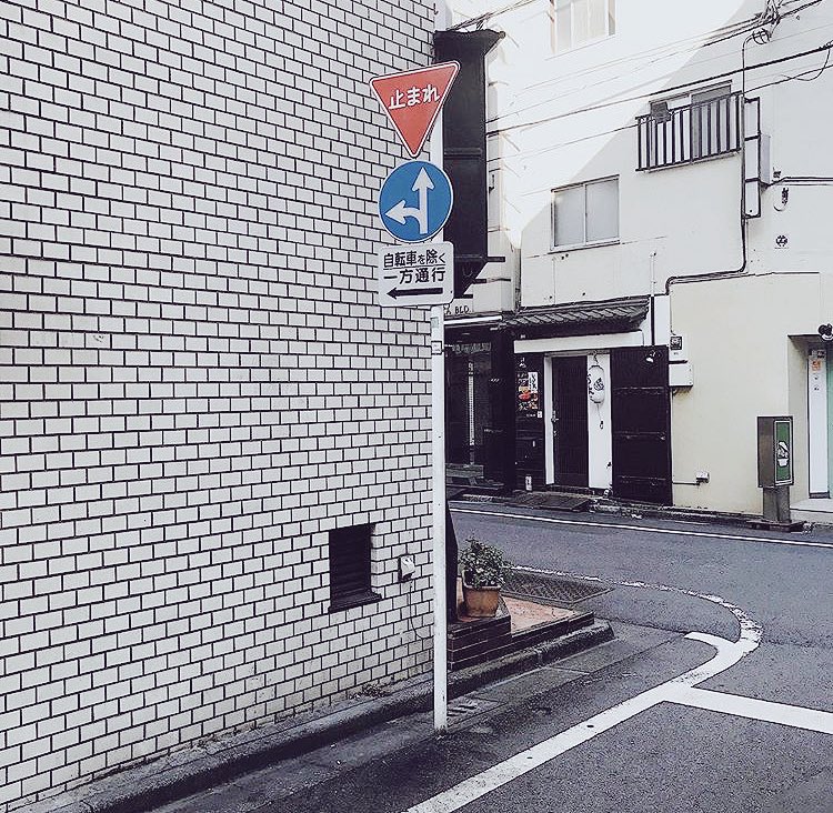 tempcst's tweet image. ι ѕтəp вacĸ вəcaυѕə oғ тнə тrap oғ roмancə. 
🥀