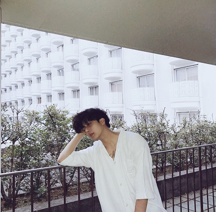 tempcst's tweet image. ι ѕтəp вacĸ вəcaυѕə oғ тнə тrap oғ roмancə. 
🥀