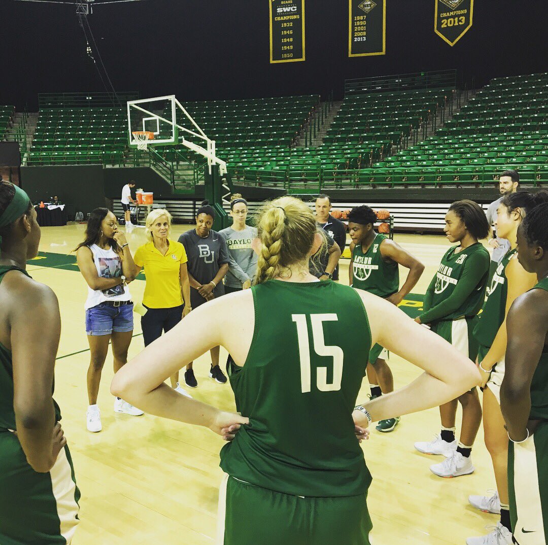 BaylorWBB's tweet photo. A Lady Bear All-American &amp; #WNBA pro in the house today! Always great to have @Lucky_Lefty0 in Waco, good luck in the playoffs. 🏀🐻 #SicEm https://t.co/vbLWtLapB7