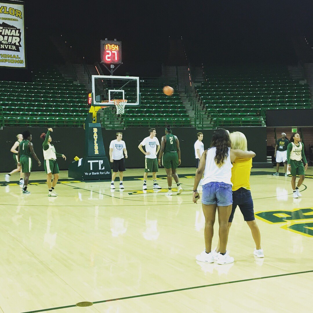 BaylorWBB's tweet photo. A Lady Bear All-American &amp; #WNBA pro in the house today! Always great to have @Lucky_Lefty0 in Waco, good luck in the playoffs. 🏀🐻 #SicEm https://t.co/vbLWtLapB7