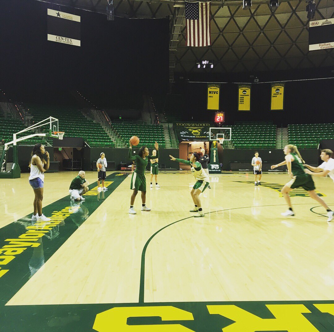 BaylorWBB's tweet photo. A Lady Bear All-American &amp; #WNBA pro in the house today! Always great to have @Lucky_Lefty0 in Waco, good luck in the playoffs. 🏀🐻 #SicEm https://t.co/vbLWtLapB7