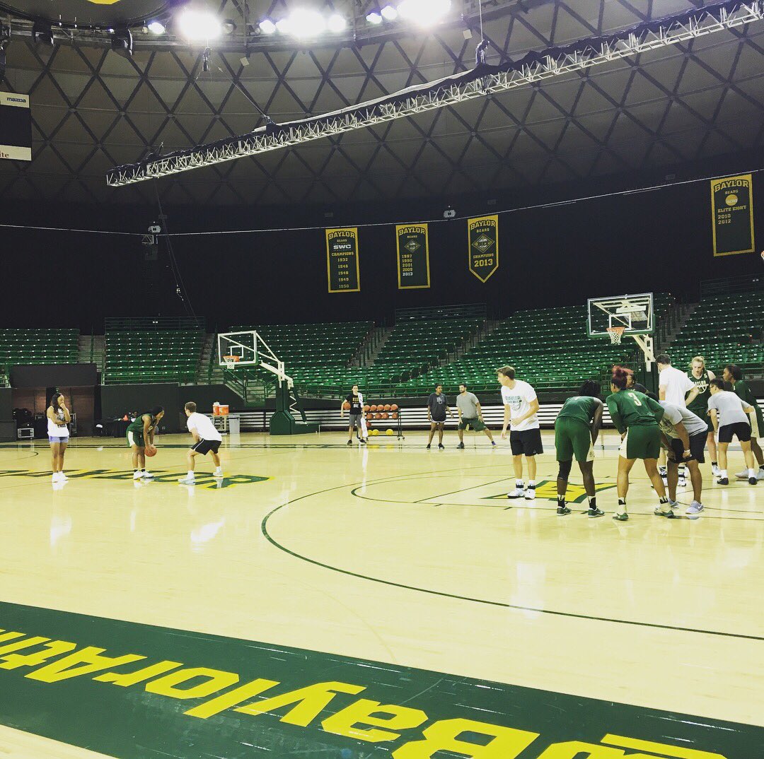BaylorWBB's tweet photo. A Lady Bear All-American &amp; #WNBA pro in the house today! Always great to have @Lucky_Lefty0 in Waco, good luck in the playoffs. 🏀🐻 #SicEm https://t.co/vbLWtLapB7