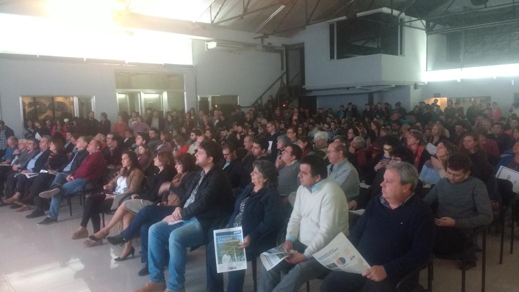 #LaCiudadQueQueremos la vamos a hacer #ConEmilioJaton Yun gran grupo de santafesinxs que trabajaremos para eso 💪💪