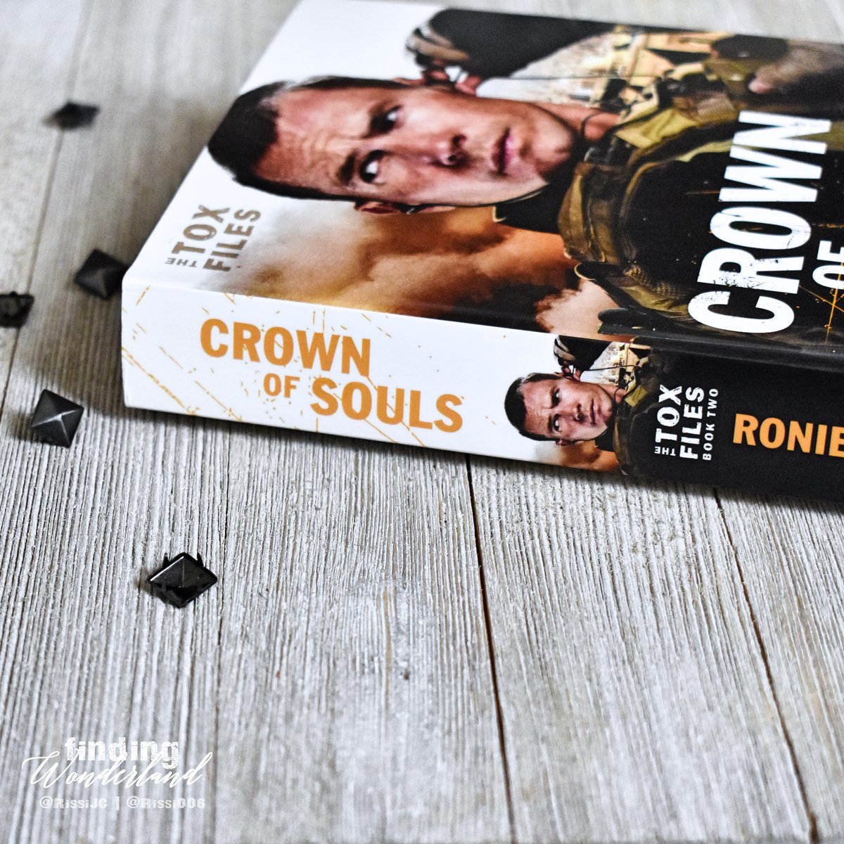 RissiJC's tweet photo. Happiest #BookBirthday to @RonieKendig & CROWN OF SOULS! https://t.co/2A2XFz9IBS #Books #ToxFiles #Bookworm @Bethany_house https://t.co/yTbQgawkyk