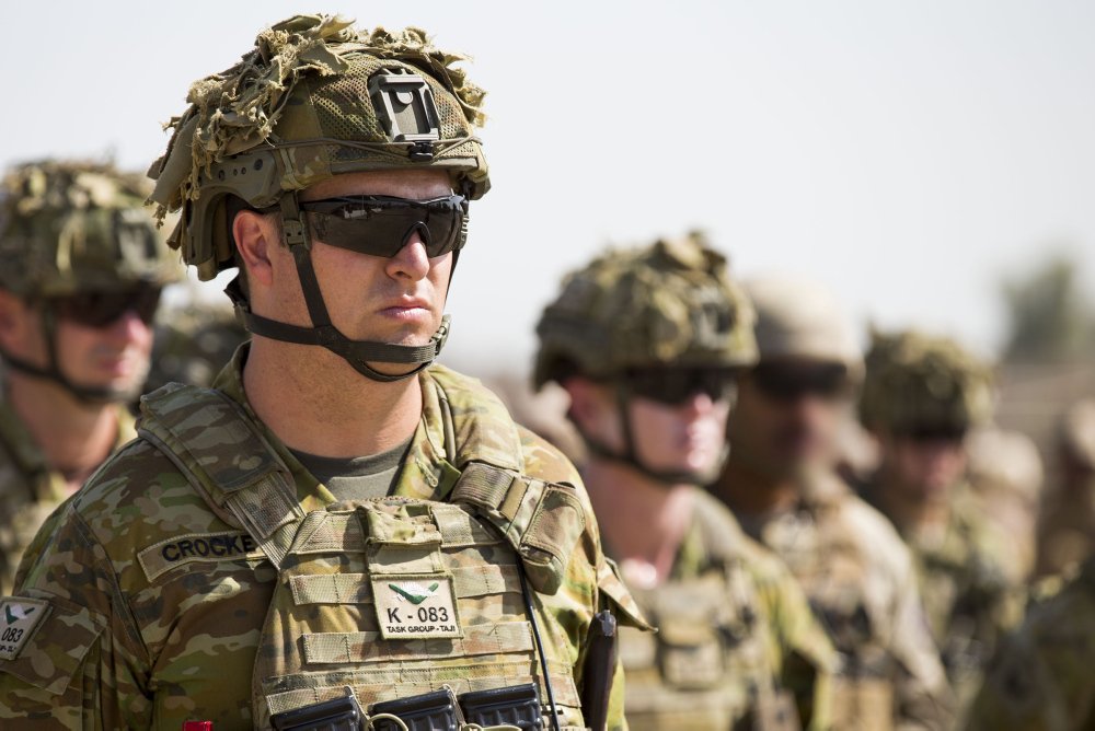 ADF_MiddleEast's tweet photo. @AustralianArmy officer Major John Crockett from #TaskGroupTaji on parade at the 53rd Brigade Iraqi Army graduation. https://t.co/v9lnv01czx