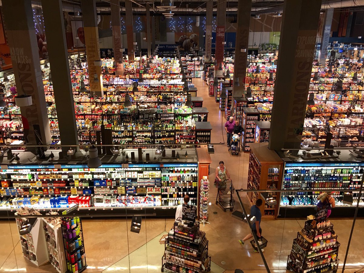 OilsFinder's tweet photo. Just had my first Harmon's grocery store experience. Wow! This place is magic! #Utah #doTERRA #doterraconvention2017 #doterrayou #Harmons https://t.co/DxdN0AV2yk