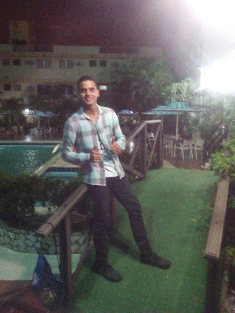 cadilth's tweet photo. Mientras otros sufren yo vivo feliz...jajaja Dios es mi Norte. https://t.co/X8hQISIrCA