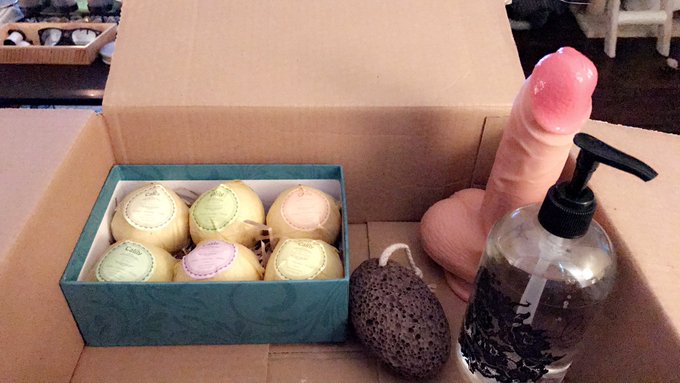 A box of gifts from my wishlist brightened my day 12/10. Thank you so much to the sweetheart that sent