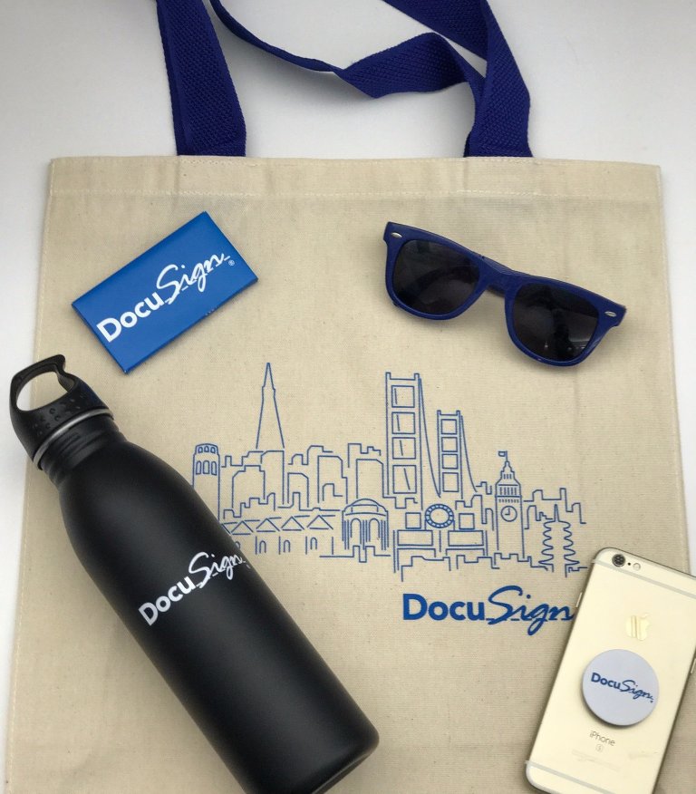 Docusign's tweet photo. "Oh HEY @Cal 🐻"
Here's a sneak peek at the #swag that #DocuSignUP will be giving away at #UCBcareerfair tomorrow. @CalCareerCenter https://t.co/QtXS6UOIjR