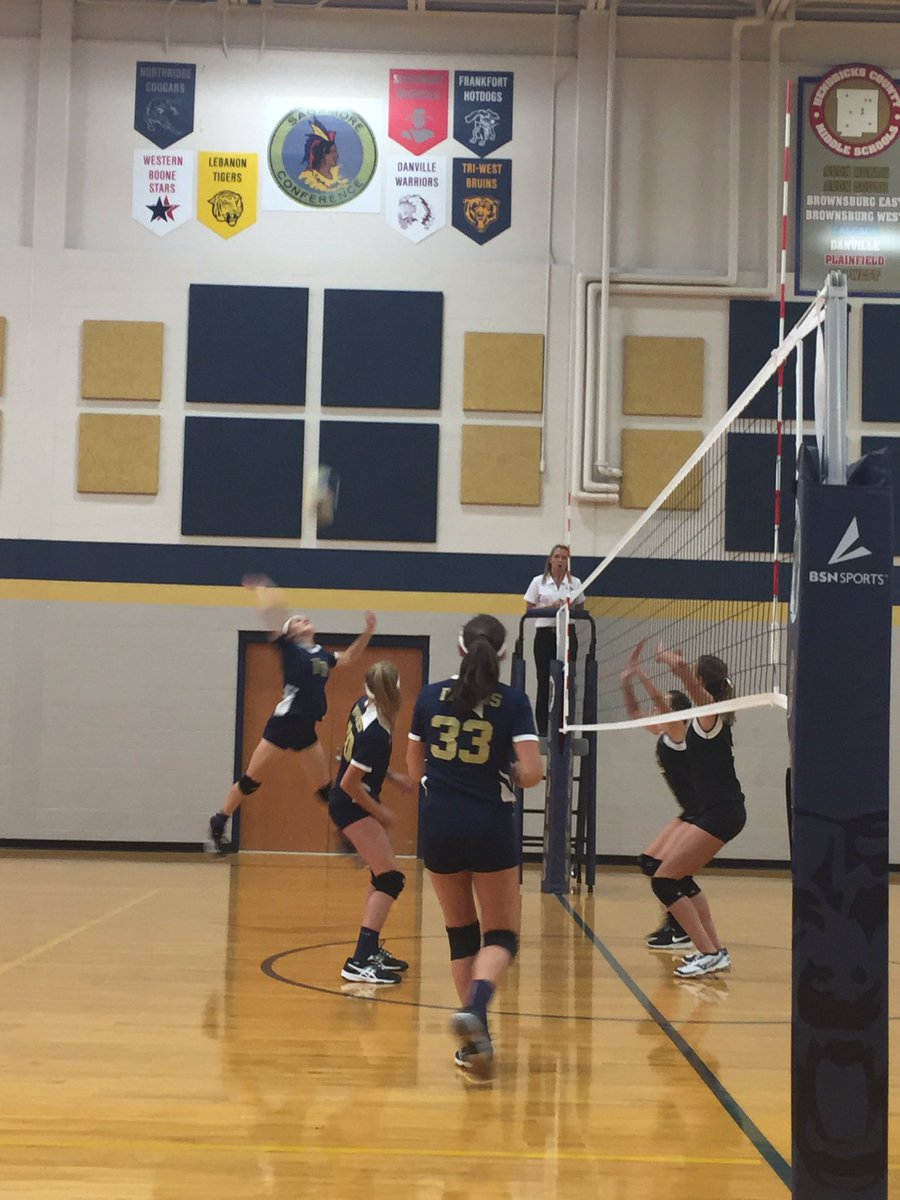 TWMSports's tweet photo. Great finish #8VB Lady Bruins! #33Diagostino on the Ace to shut down the Tigers' hopes. Prayers to #11Dickerson & family. #GoodThingsBruin https://t.co/ozB9FAvEOP