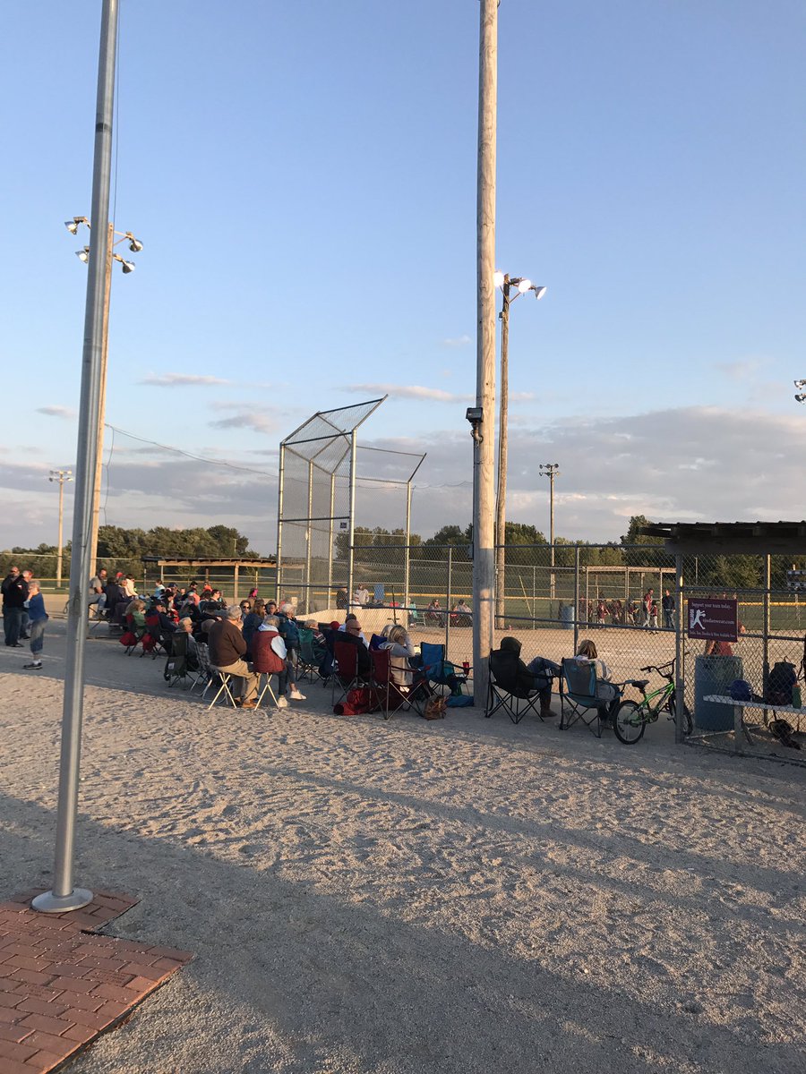 BobIsInMyHead's tweet photo. Crisp Fall air, hot dogs, crack of the bat, white ball against a blue sky...#LittleLeagueFallBall https://t.co/MtRogvKOY9