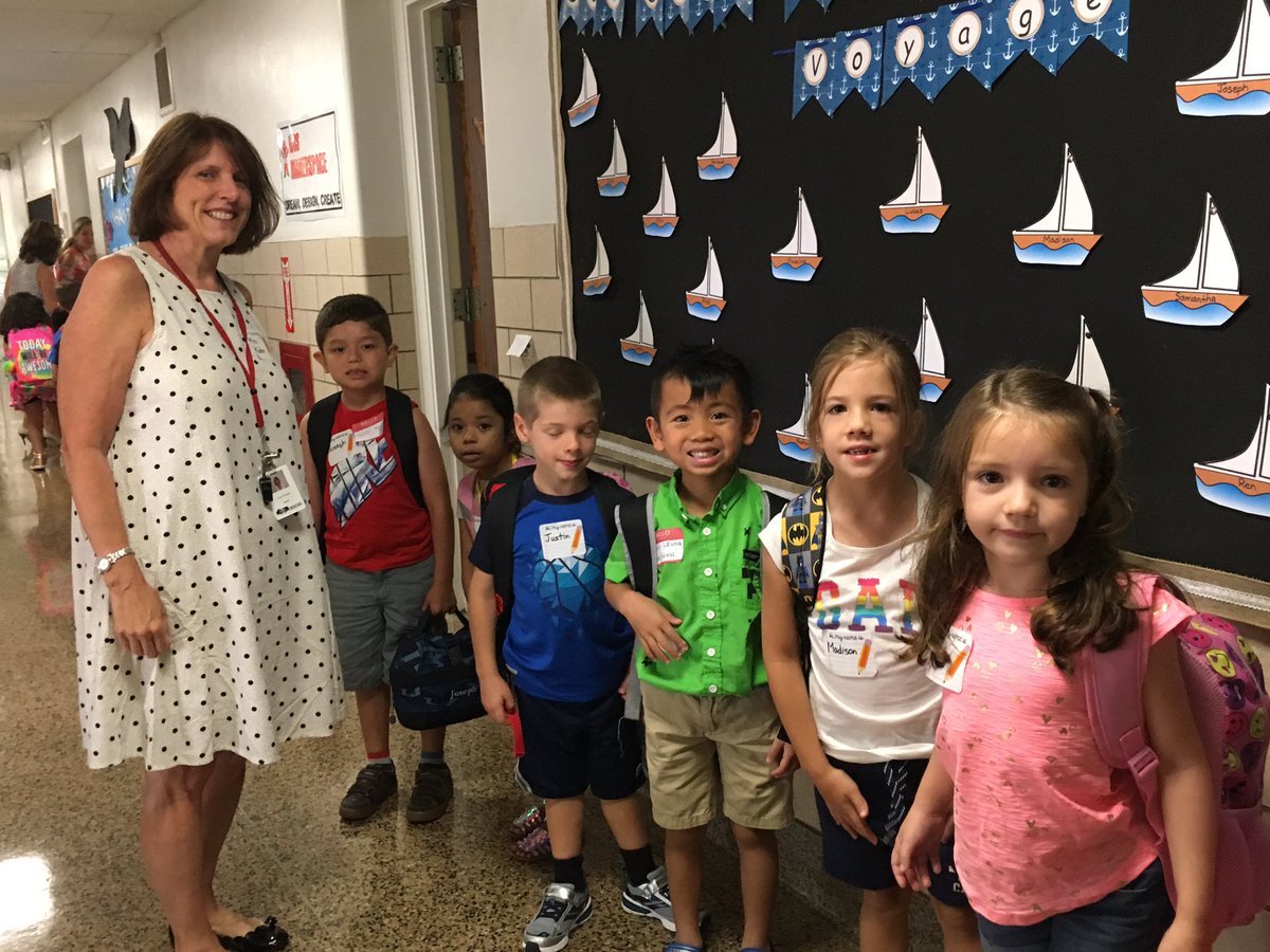 WOSnews's tweet image. First day greetings from #mrskuhnWOS and #mrsschaeferWOS&apos; first grade students!