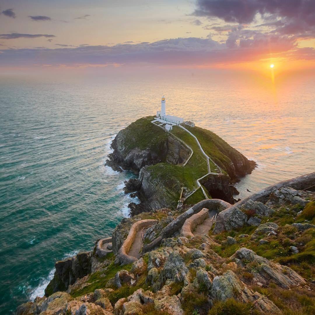 realrhondda's tweet photo. Breathtakingly beautiful #northwales will be seen in
#Safehouse starring @smoyer premiere #UK on @ITV Sept 7 #Anglesley #TreaddurBay {sigh} https://t.co/nlS1oq1ZTJ