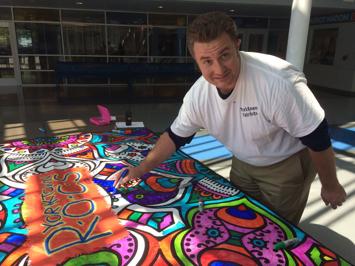 YHSVisualArts's tweet photo. @scottmckeown5 Showing off his coloring skills #firstdayofschool #apsarts @YorktownPhoto @Principal_YHS https://t.co/a2jrmk8XxQ