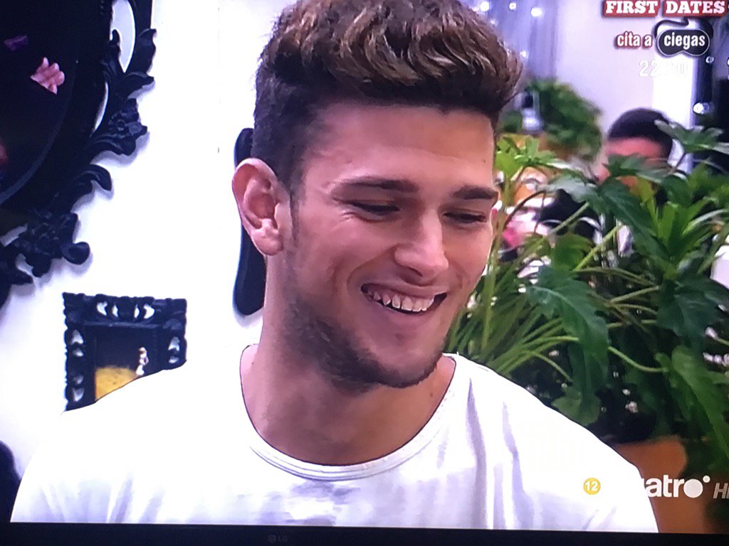 JoseTorga's tweet photo. "Se que soy guapo y me gustan los tios cachas y sin cerebro..." asi te va a ir sr.sopletes! #FirstDates423 https://t.co/52LAC3oKYk