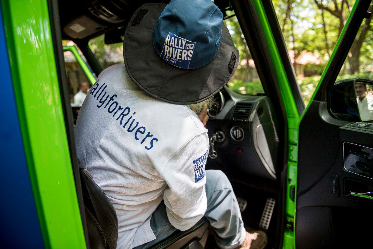 SadhguruJV's tweet photo. 48 hours, 1525 km, 6 main events, many village talks, 164 litres of 93 octane. A fabulous run. -Sg #RallyForRivers https://t.co/ARWJFc4I19