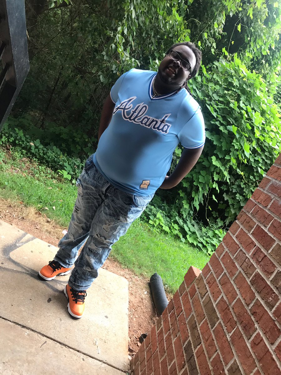 FatJohnGotti's tweet photo. miss you bro  to this day still don't feel real still be thinking when I step in the house you gon be there cuttin hair or rolling a Bwood😔😔 https://t.co/qFfrqgPk01
