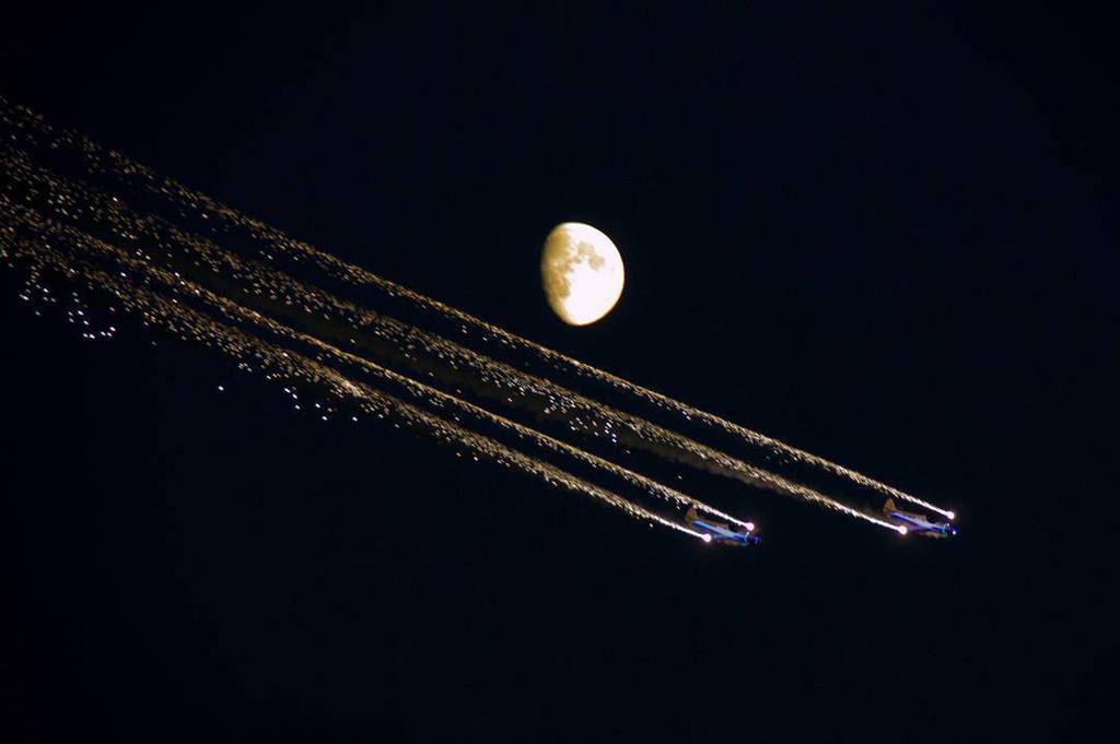 deanholland82's tweet photo. Night Air @BmthAirFest.
@bournemouthecho @DorsetMag @dorset_eye @SimonParkinTV @thisisdorset @visitengland @wave105radio #nightair #firewor… https://t.co/MQ7xcxCRsM