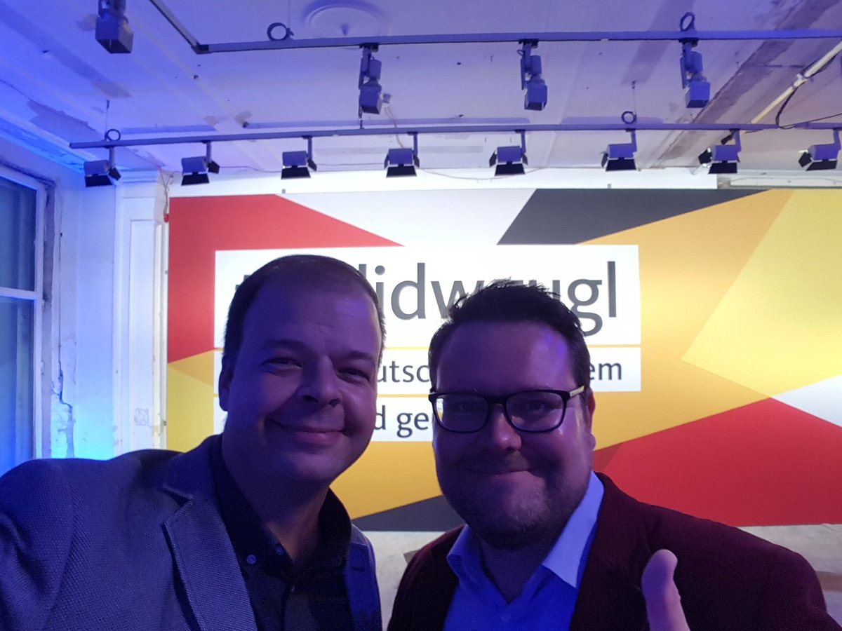 NaStruefing's tweet photo. #cnight im #fedidwgugl Haus mit #marusha https://t.co/z8DZULAKBq