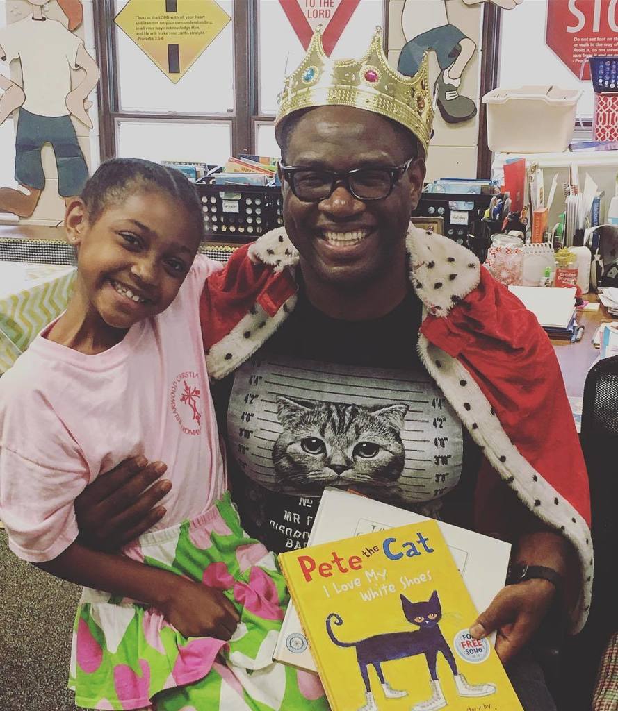 TheAlvinGarrett's tweet image. Enjoyed surprising Grace today as the mystery #RoyalReader. She was a great #RoyalHelper ift.tt/2eIkqit