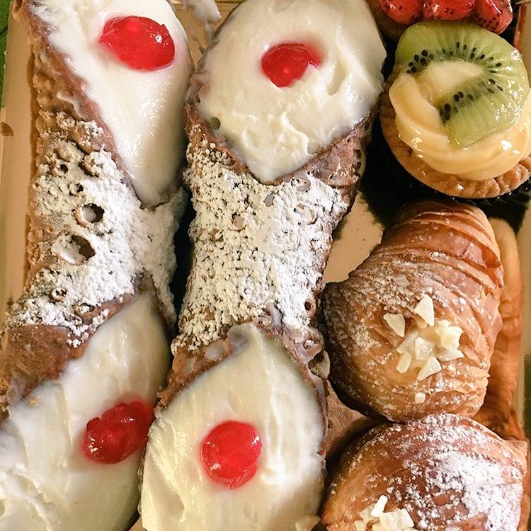 Missing my #cannoli soooo much 😝😝😝💥💥💥 

They are also the most popular cannoli of Instagram!! #cannolisiciliani 😜 #sicily #sweet