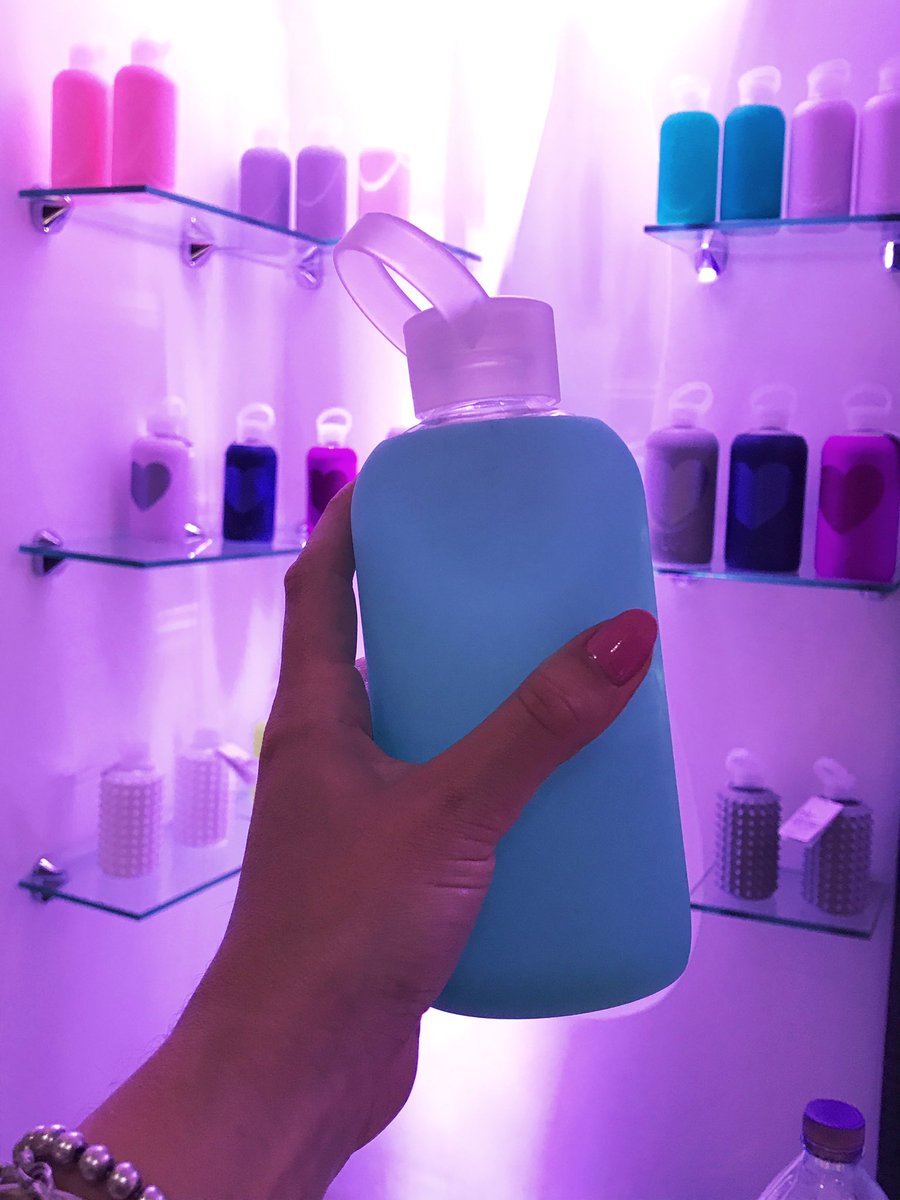 emmalouiselayla's tweet photo. Sparkly Stila eyeshadows, pretty Lalique fragrances, rainbow meringues &amp; my new bkr water bottle at the #HelloGlorious press day 😍 #bblogger https://t.co/mmDWr8SUZa