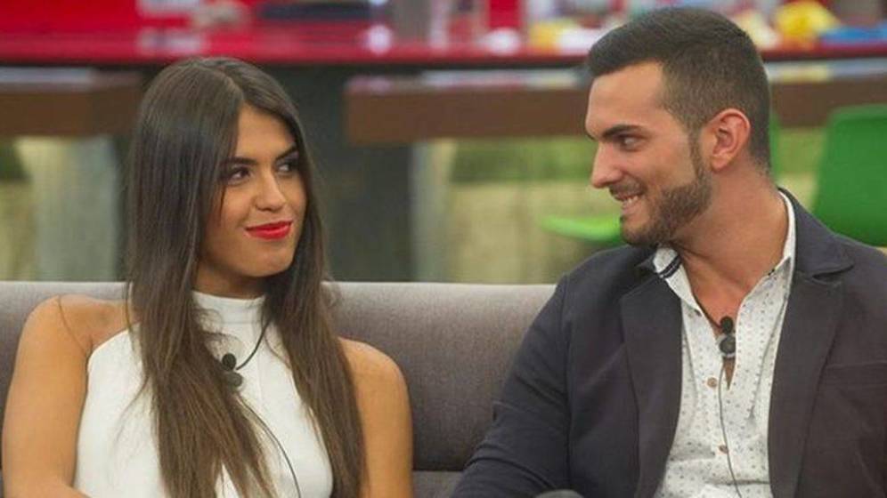 teleaudiencias's tweet photo. #MYHYV 📺: Da RT y/o MG si te gustaría que @_SofiaGH16_ y @_SusoGH16_ fueran asesores del amor en @Myh_Tv ❤️ (1/2) https://t.co/1QQHdXqdUC