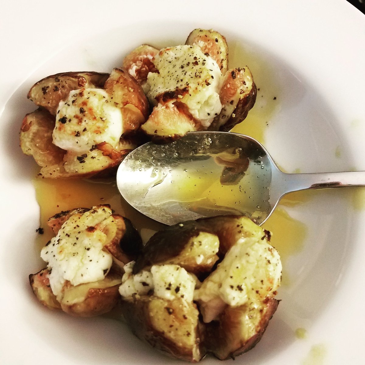 elyra_chan's tweet photo. Stuffed figs with goat cheese and Turkish honey. #nextlevelsnacking #traderjoes https://t.co/CSASGzG11H