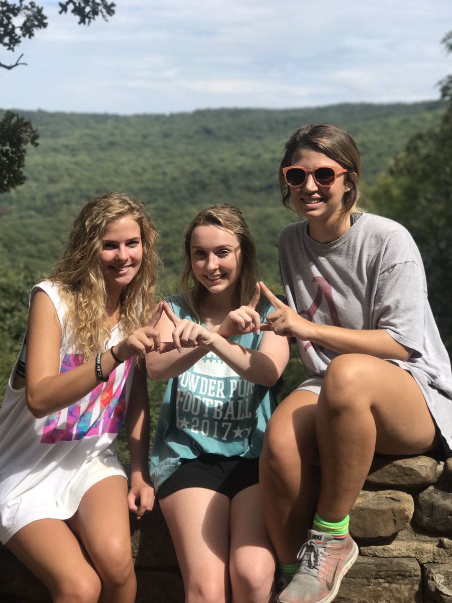 morganmzyk's tweet photo. i love these girls💖 #tridelttuesday https://t.co/PVYuzM4SCa