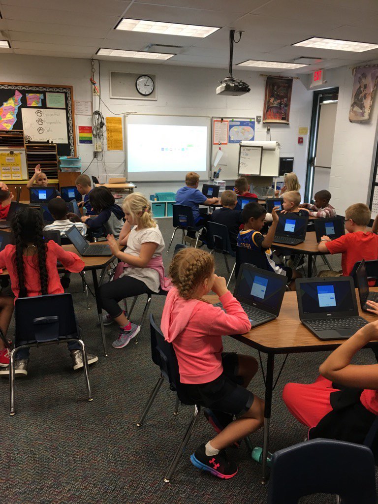 gkiltz's tweet photo. Learning to use Chromebooks at College Park. #GDaleFirstDay https://t.co/8g59yJ3Z1F