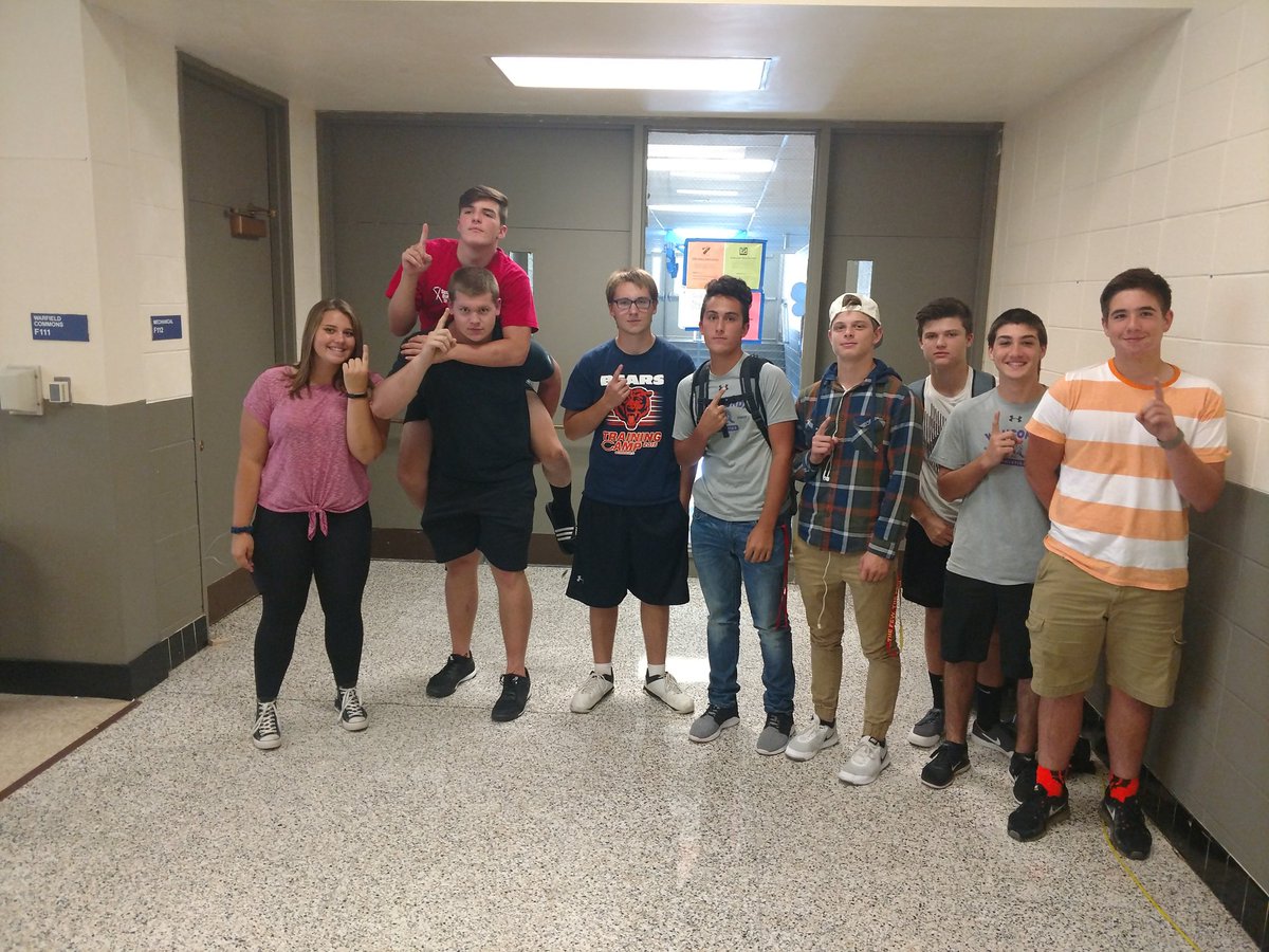 GOWHS_FOOTBALL's tweet image. Academic Week one Winners!  3.71 average!  @BulldogLife_WHS @GoWHSAthletics