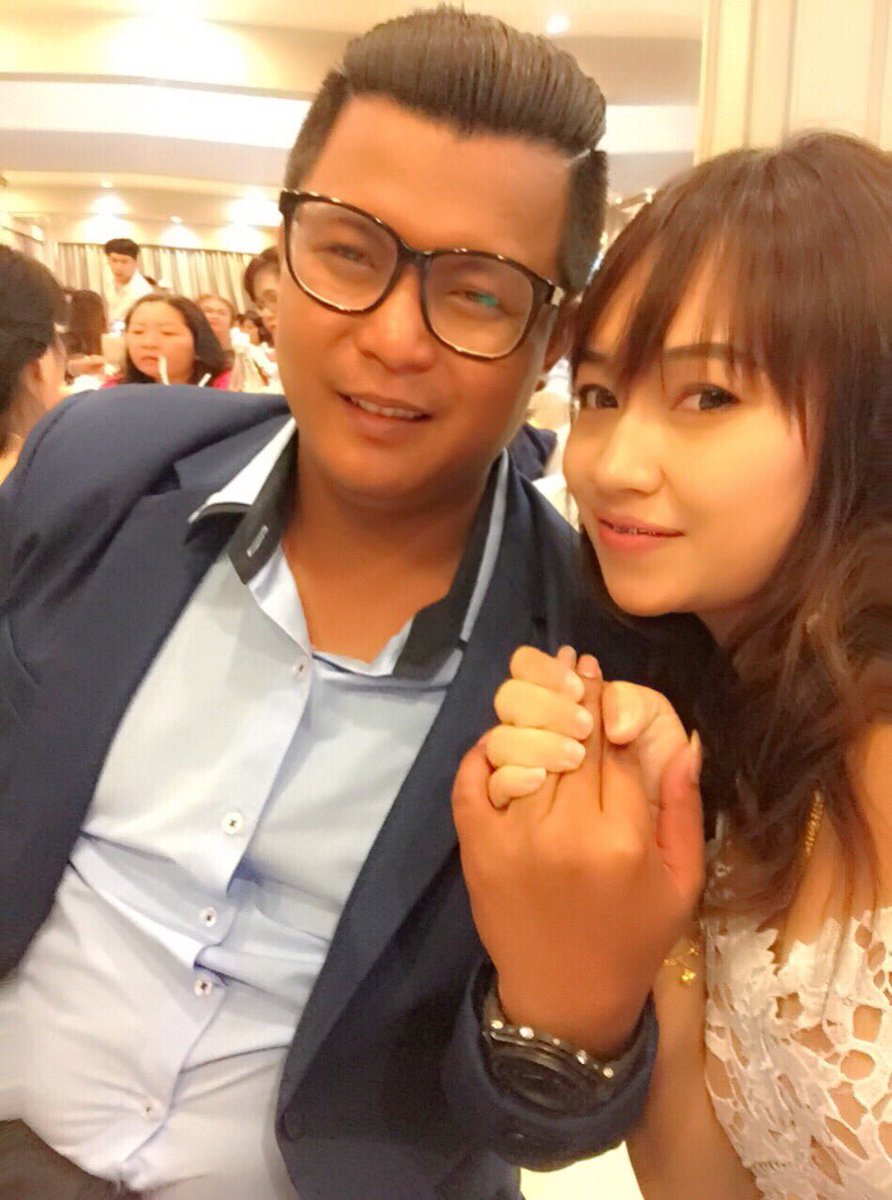 Varattaya6's tweet photo. เช้าลืมตาขึ้นมามองเธอใน��ามเช้า
แอบหอมแก้มเธอเบาๆทั้งๆที่เธอไม่รู้
ฝันกลางวันด้วยกัน ดอกไม้ของเธอกับฉัน
แค่มีวันเหล่านั้นก็มีความสุขเหลือเกิน https://t.co/z41p3YrAg8