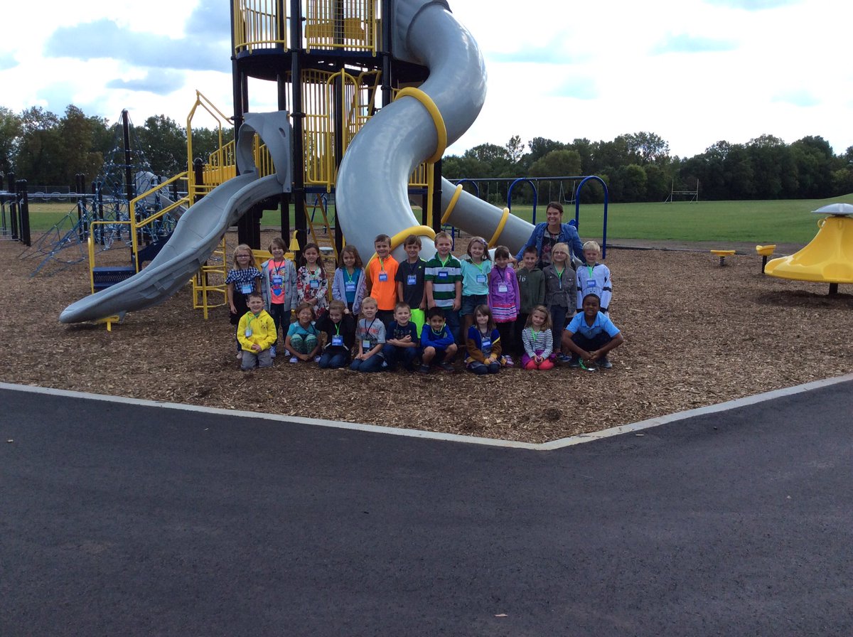 jfkbachman's tweet photo. Enjoying the new playground!  #200KEL  #firstdayofschool #firstgrade https://t.co/dSz3ynvchO