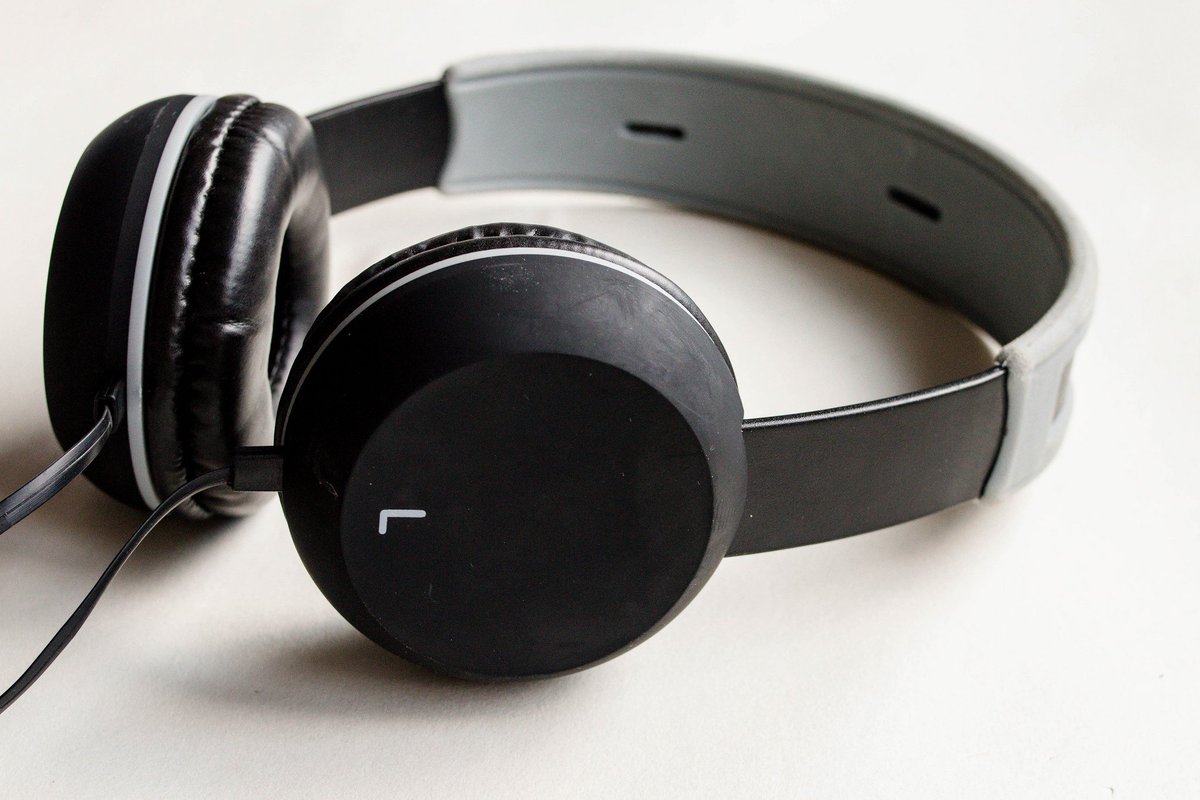 YoNithaa's tweet photo. Check out this audio benchmarking site to see how well your headphones perform: https://t.co/o7pdFxllu9 https://t.co/rd8rbHewW7

— Lifeha…