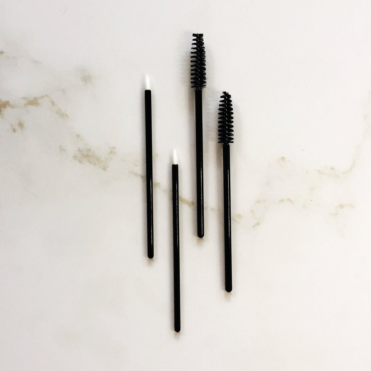 Castor Oil now comes with new accessories for easy application. Two of each to use on your lashes and brows! bit.ly/2sLqCbO