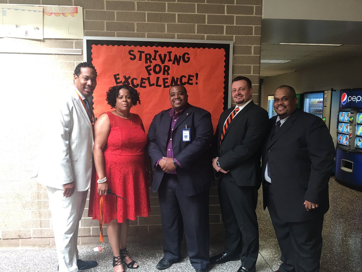 GoCHSTruckers's tweet photo. Thanks @cardellpatillo @SchoolSZ and @WcostellaB for checking on #TruckerNation on our first day. #PPSFirst #TruckerNation #Excellence https://t.co/faksn3KMfv